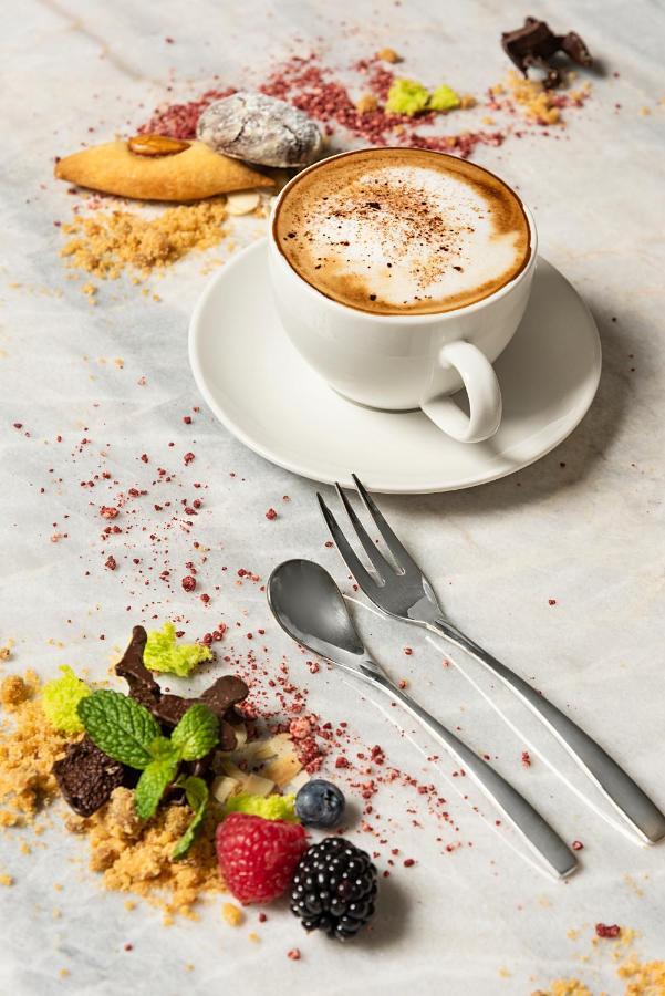Asiana Grand Hotel Ντουμπάι Εξωτερικό φωτογραφία A coffee cup with a saucer